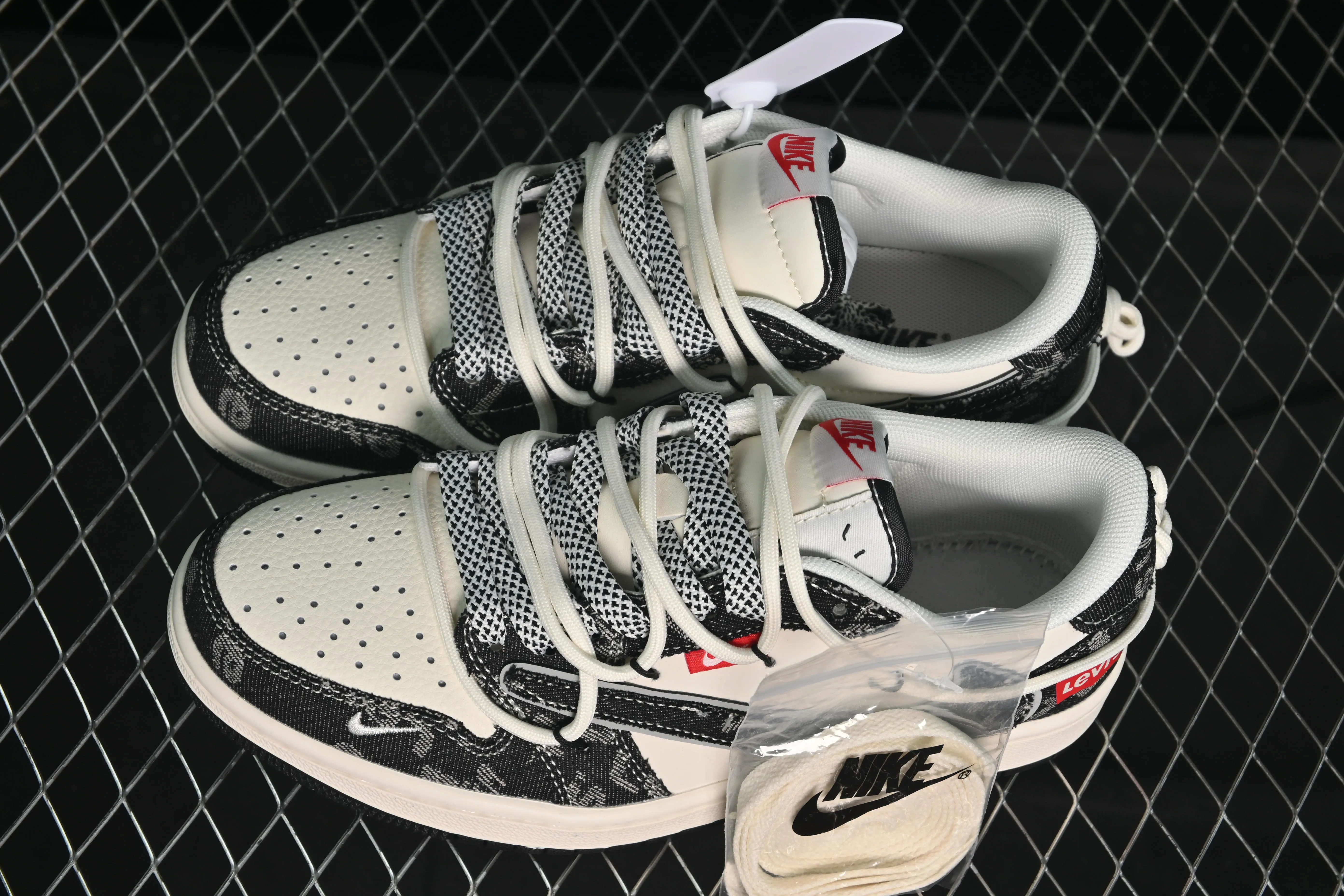 All categories Air Jordan Jordan series basketball shoes Air Jordan 1 Low High-end customized low-top sneakers Travis Scott x Fragment Design x Air Jordan 1 Low OG SP AJ1 Joe 1 Levi's joint beige and black canvas straps low-top cultural casual sneakers HT5088-600